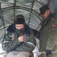 Новое пополнение 103 овдбр отрабатывает элементы воздушно-десантной подготовки