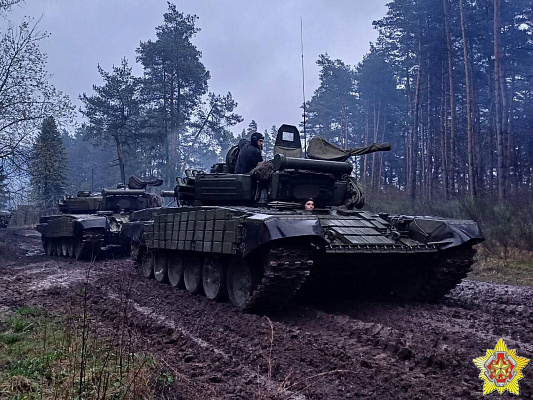 Гродненские танкисты совершают марш в назначенный район