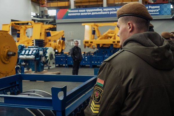 Военнослужащие 36 дмостбр посетили ОАО «БелАЗ»