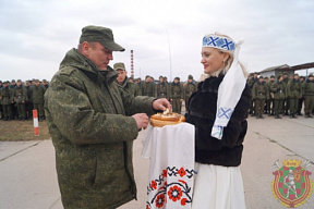 Связистов встретили хлебом-солью