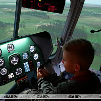 Знакомство с авиационной техникой и часы от Министра обороны: Ярослав Горелик побывал в 50 саб