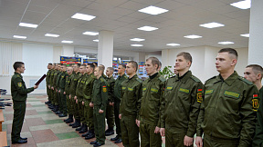 Новобранцы продолжают принимать Кодекс чести защитника Отечества
