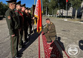 В 111 абр состоялась торжественная церемония прощания командира бригады с Боевым Знаменем