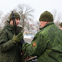 Вручение оружия и военной техники военнослужащим 38 одшбр