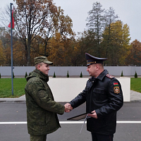 Военнослужащий из 56-го зенитного ракетного полка помог задержать грабителя