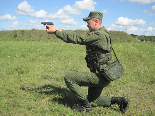 Особое внимание – практическим действиям с оружием