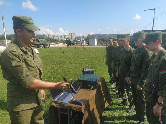 Занятия с офицерами-выпускниками на базе 74 опс