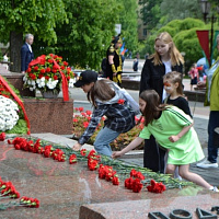 От братских народов - павшим героям