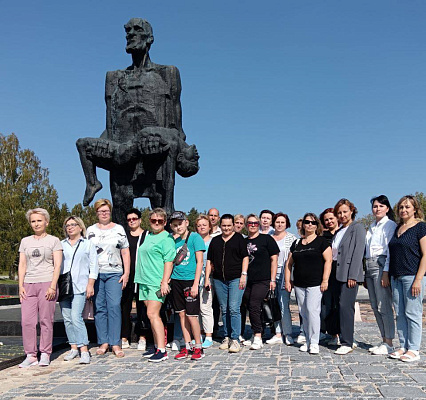 В нашей памяти, в наших сердцах!