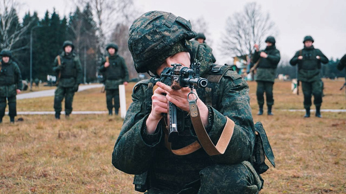Продолжаются занятия по огневой подготовке с личным составом нового пополнения 120 омбр