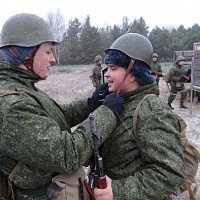 Учатся гвардейцы