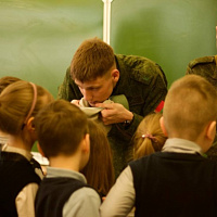Курсанты Военной академии провели со школьниками занятие по гражданской обороне