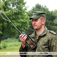 Танкисты механизированных бригад держат экзамен по преодолению водной преграды