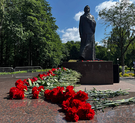 В День всенародной памяти жертв Великой Отечественной войны и геноцида белорусского народа в Жодино состоялся митинг
