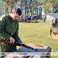 В Гродненском гарнизоне прошел военно-спортивный праздник, посвященный Дню отца