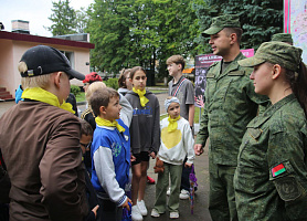 В соединениях и воинских частях продолжают работу военно-патриотические лагеря