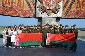 Военнослужащие 62-го центрального узла связи (Министерства обороны) посетили мемориальный комплекс «Курган Славы»