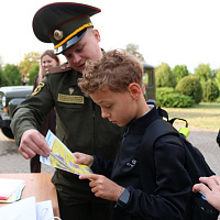 Военнослужащие провели акцию в рамках месячника безопасности дорожного движения