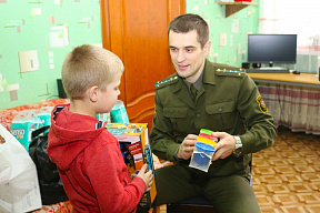 Военнослужащие 1-го радиотехнического центра приняли участие в акции «Наши дети»