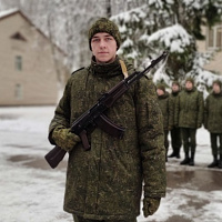 Военнослужащим нового пополнения вручили боевое оружие