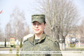 Военная форма ей к лицу 