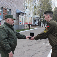 В 361-й базе охраны и обслуживания (ЦОВУ) проводили военнослужащих в запас