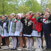Военнослужащие 60-го отдельного полка связи приняли участие в торжественном приеме в пионеры