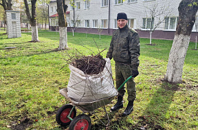 Военнослужащие и гражданский персонал ГУ «НИИ ВС РБ» принимают участие в республиканском субботнике
