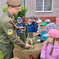 Военнослужащие организовали праздник для воспитанников детского сада 