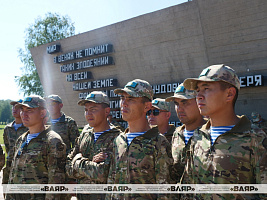 Военнослужащие Республики Казахстан посетили мемориальный комплекс «Хатынь»
