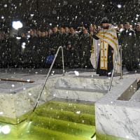 Гвардейцы окунулись в купель на Крещение