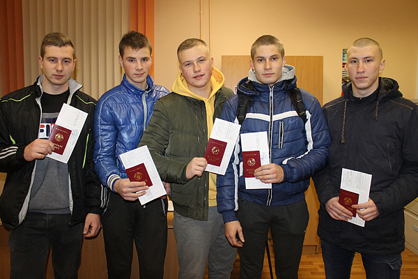 40 червенских парней отправляются в армию: многодетная мама сказала ребятам напутственные слова