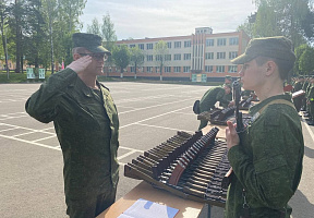 Ритуал вручения оружия в 72 ОУЦ