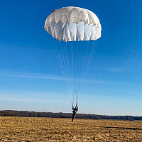 Витебские десантники совершили учебно-тренировочные прыжки с парашютом