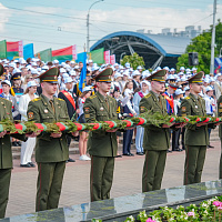 Возложили цветы на Аллее Героев в Гомеле