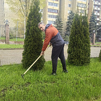 Фотофакт. Военнослужащие Департамента транспортного обеспечения принимают участие в республиканском субботнике
