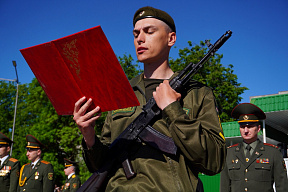 Новобранцы Минской военной комендатуры приняли Военную присягу