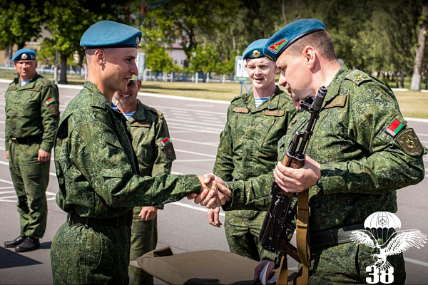Торжественные церемонии вручения оружия и военной техники