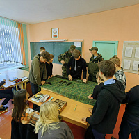 В рамках военно-патриотической и профориентационной направленности 