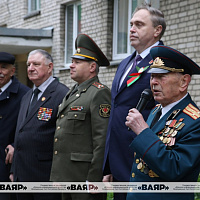 В Гродненском гарнизоне поздравили участника Великой Отечественной войны с наступающим Днём Победы