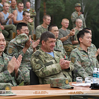 Военнослужащие Народно-освободительной армии Китая дали концерт в полевых условиях