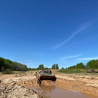 Занятия по вождению боевых машин