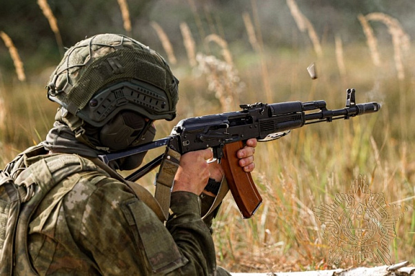 С курсантами Военной академии проходят занятия по огневой подготовке