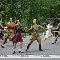 В Гродно прошла акция «Сирень Победы», приуроченная к 80-летию Великой Победы 