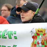 И пером и топором!