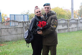 Брестские десантники поздравили мам с наступающим праздником