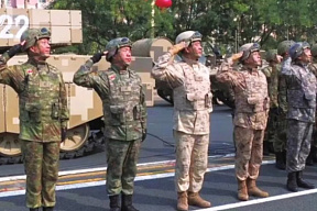 Китайская армия начала получать новую униформу, бронежилеты и автоматы