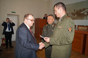 В Принеманье продолжается вручение юбилейных медалей «100 год Узброенным Сiлам Рэспублiкi Беларусь»