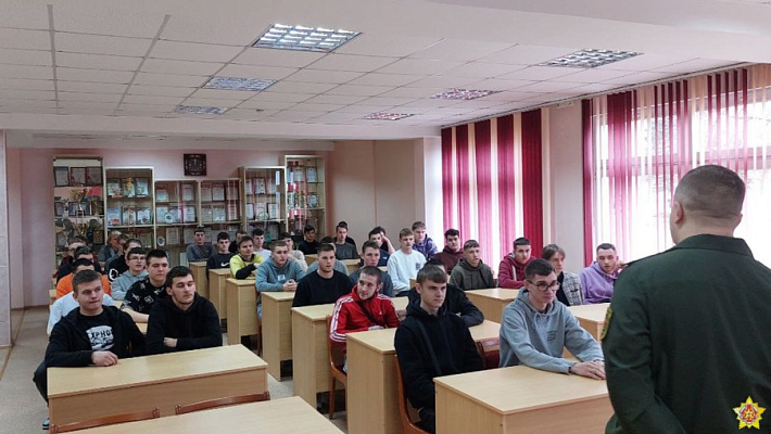 Представители Вооружённых Сил Беларуси продолжают профориентационную работу среди молодёжи