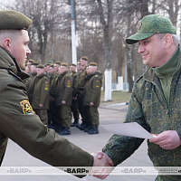В 120 омбр проводили в запас более 500 военнослужащих, выслуживших установленные сроки срочной военной службы